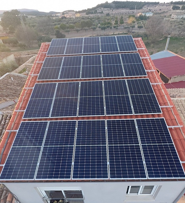 INSTALACIÓN FOTOVOLTAICA EN UNA PEQUEÑA EMPRESA